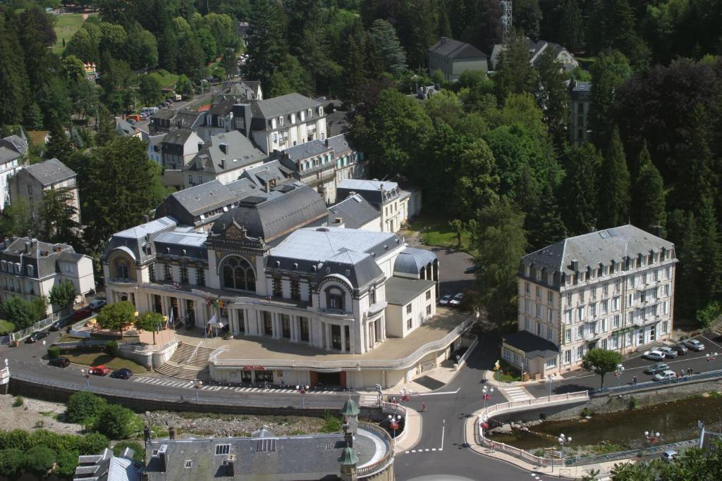 Le Parc Des Fees Hotel Retaurant & Spa Ла-Бурбуль Экстерьер фото