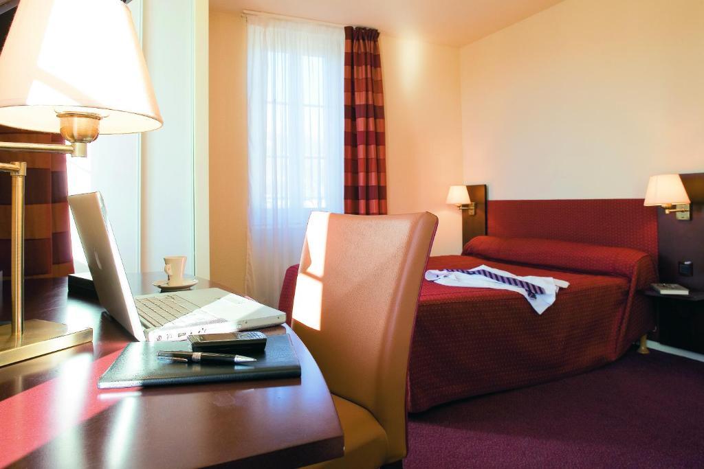 Le Parc Des Fees Hotel Retaurant & Spa Ла-Бурбуль Номер фото